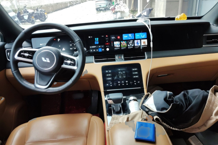 理想汽车 理想ONE 2021款 增程6座版中控内饰12