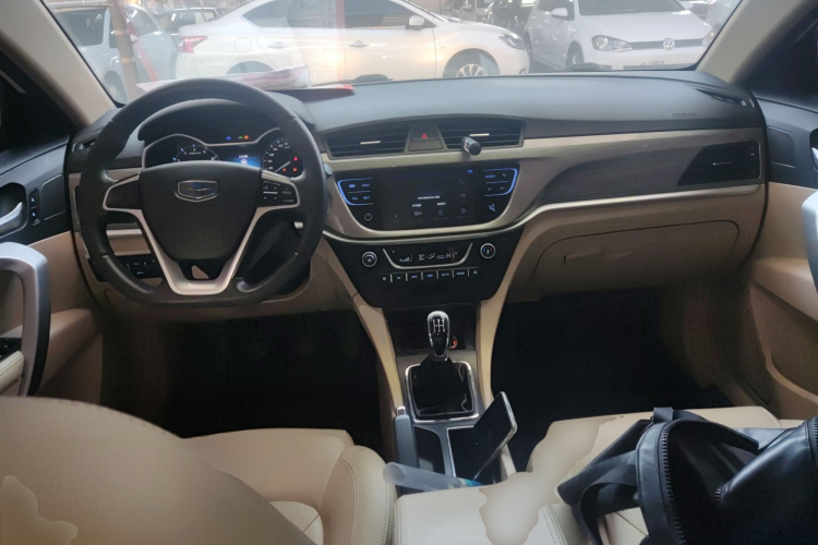 吉利汽车 帝豪 2017款 三厢百万款 1.5L 手动豪华型中控内饰12