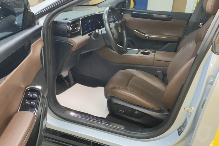 零跑汽车 零跑C01 2023款 增程 316 智享版中控内饰7002