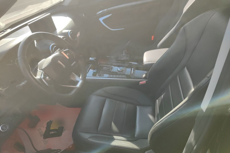 魏牌 VV7 2017款 2.0T 超豪型中控内饰19