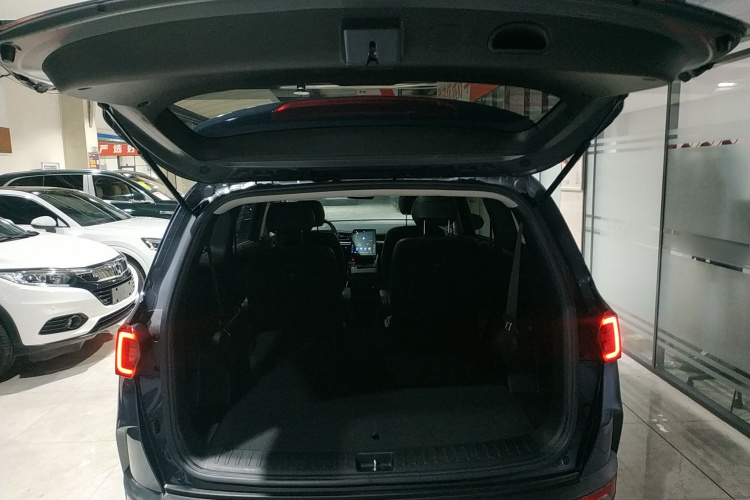 现代 库斯途 2021款 380TGDi 豪华版 DLX机舱底盘23