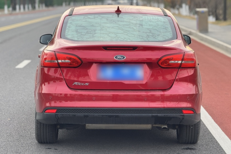 福特 福克斯 2017款 三厢 1.6L 自动风尚型智行版车身外观6005