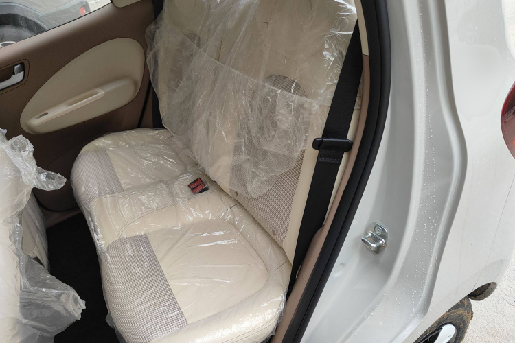 五菱汽车 宏光MINIEV 2025款 四门版 进阶款中控内饰7004