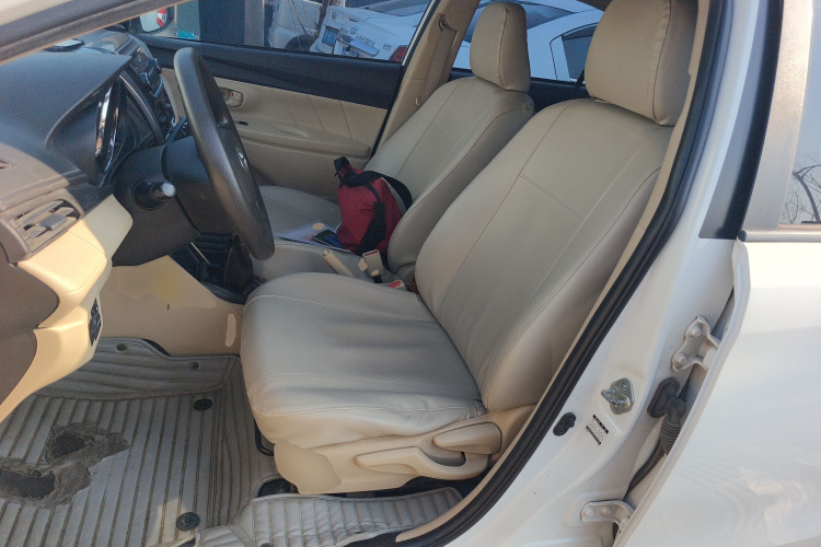 丰田 威驰 2014款 1.3L 手动型尚版中控内饰19