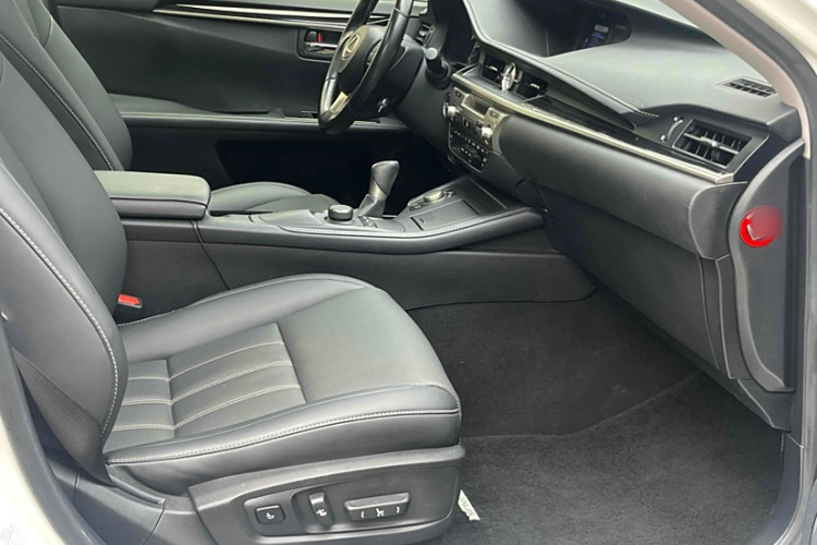 雷克萨斯ES 2015款 200 精英版局部细节41