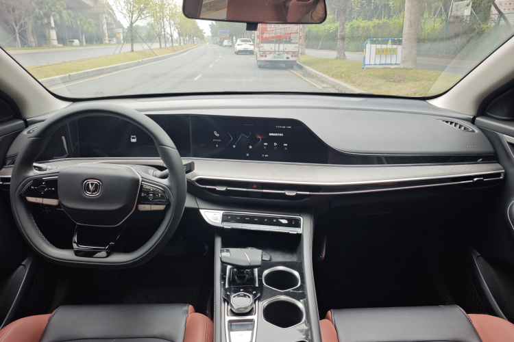 长安 逸动 2023款 畅享版 PLUS 蓝鲸NE 1.4T GDI DCT尊贵版中控内饰7004