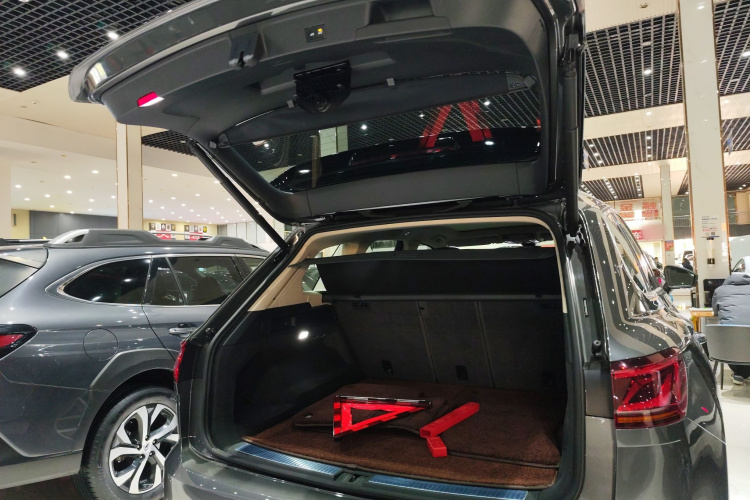 大众 途锐 2021款 3.0TSI 锐享版 经典运动套装机舱底盘23