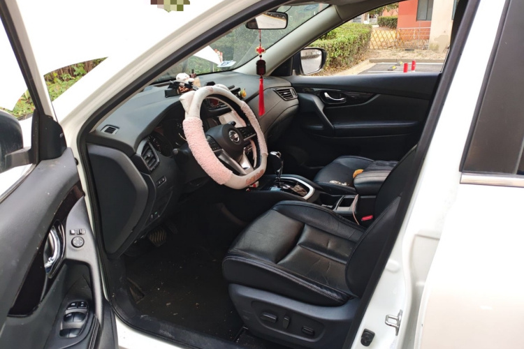 日产 奇骏 2019款 2.0L CVT智联舒适版 2WD中控内饰20