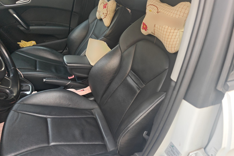 奥迪A1 2014款 30 TFSI Sportback舒适型中控内饰19