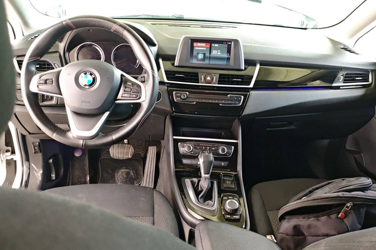 宝马2系旅行车 2018款 218i 时尚型中控内饰12