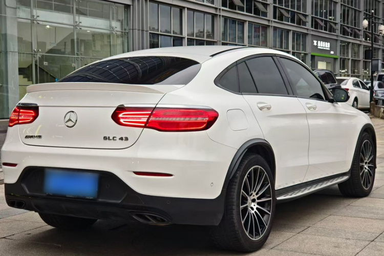 奔驰GLC轿跑 AMG 2017款 AMG GLC 43 4MATIC 轿跑SUV车身外观6005