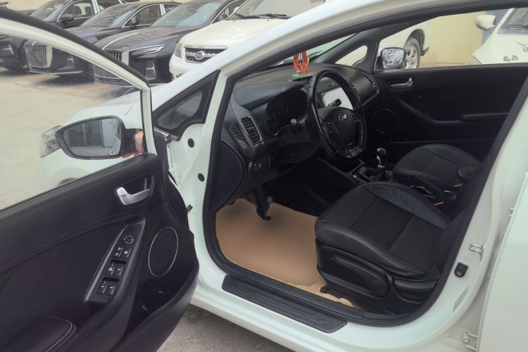 起亚K3 2016款 1.6L 手动GLS中控内饰20