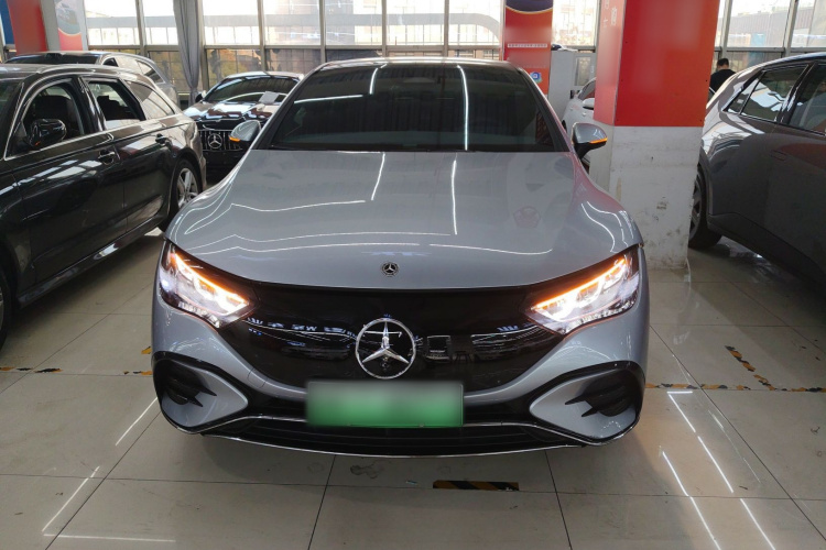 奔驰EQE 2022款 350 先锋版车身外观2