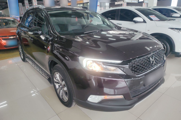 DS 6 2016款 1.6T 豪华版THP160车身外观3