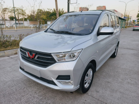 五菱汽车 五菱宏光 2021款 1.5L改款 S标准型 电动助力LAR