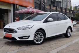 福特 福克斯 2018款 三厢经典 1.6L 自动风尚型智行版