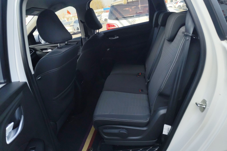 宝骏730 2021款 1.5T CVT时尚型 7座中控内饰21