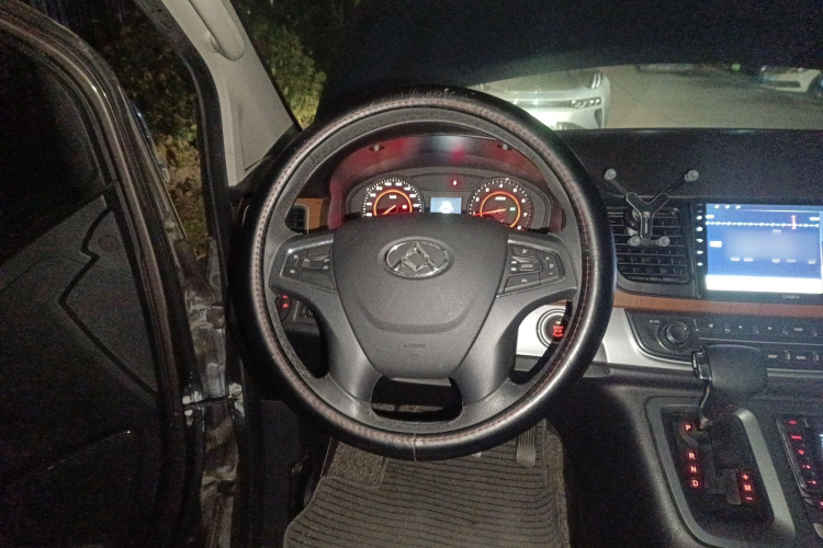 上汽大通MAXUS 大通G10 2014款 2.0T 自动豪华行政版中控内饰13