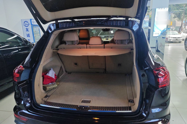 保时捷 2015款 Cayenne 3.0T机舱底盘23