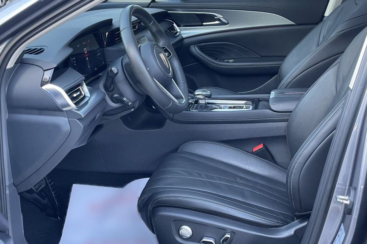 红旗H5 2023款 2.0T 自动智联旗畅版中控内饰7004