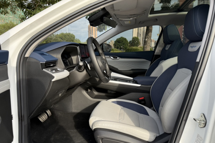 吉利汽车 星瑞 2023款 2.0TD 尊贵型中控内饰7002