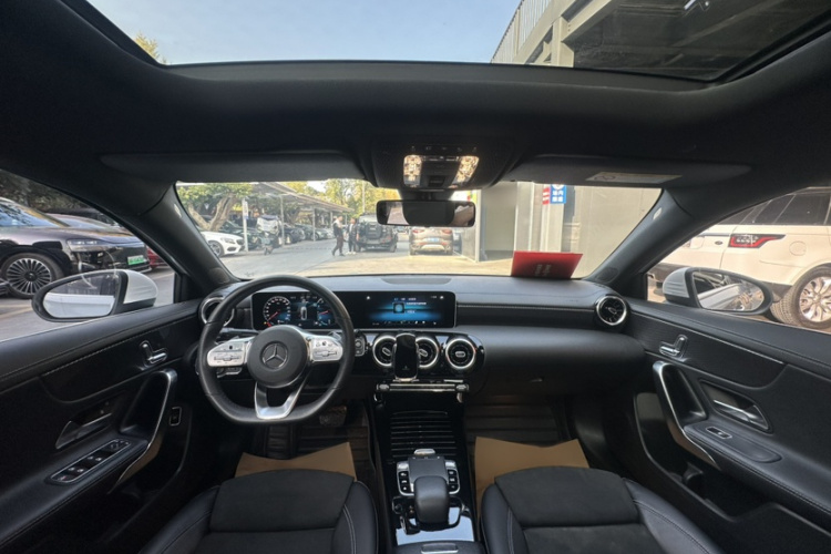 奔驰A级 2019款 改款 A 200 L 运动轿车中控内饰7003