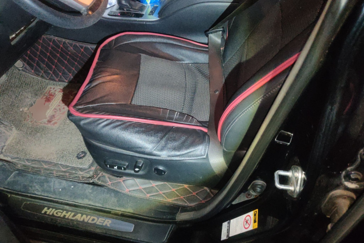 丰田 汉兰达 2015款 2.0T 四驱豪华版 7座中控内饰19