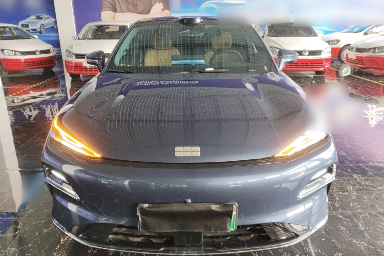 吉利银河 银河星耀8 2025款 130km EM-P 星舰版车身外观2