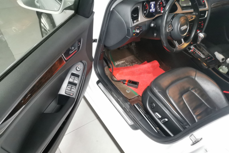 奥迪A4L 2015款 35 TFSI 自动舒适型中控内饰20