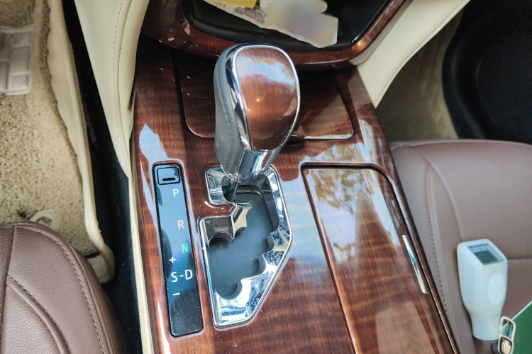 丰田 皇冠 2015款 2.0T 时尚版局部细节18