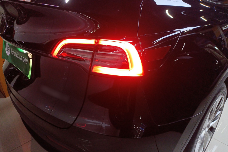 特斯拉 Model Y 2022款 改款 后轮驱动版车身外观9