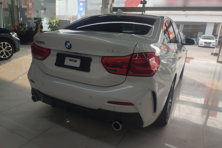 宝马1系 2023款 120i M运动版车身外观7