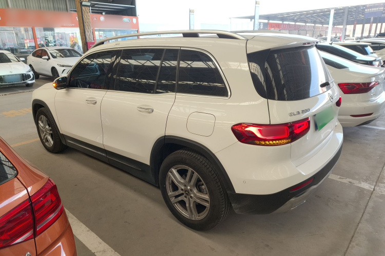 奔驰GLB 2021款 GLB 200 动感型车身外观4