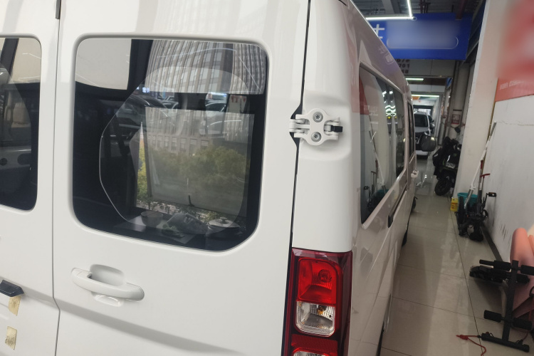 五菱汽车 五菱扬光 2025款 310KM 客车版宁德时代定制版车身外观6005