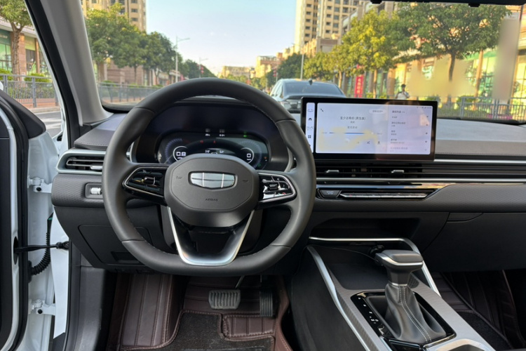 吉利汽车 帝豪 2025款 第4代 1.5L CVT尊贵型中控内饰7004