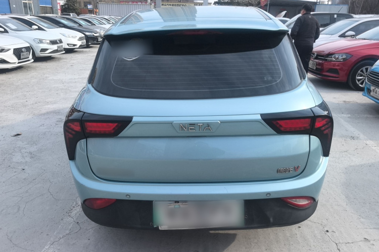 哪吒汽车 哪吒V 2021款 长续航娱乐版升级型车身外观6