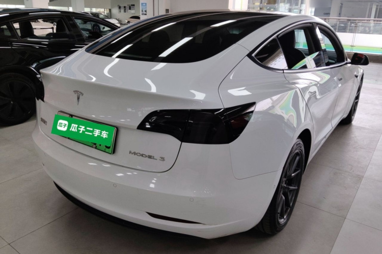 特斯拉 Model 3 2022款 后轮驱动版车身外观7