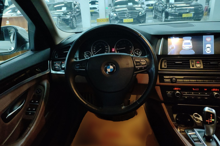 宝马5系 2014款 525Li 领先型中控内饰13