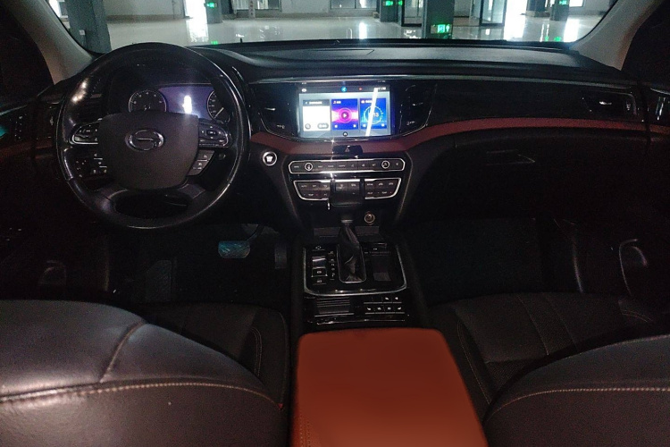 广汽传祺 传祺GS8 2017款 320T 两驱豪华智联版（七座）中控内饰7002