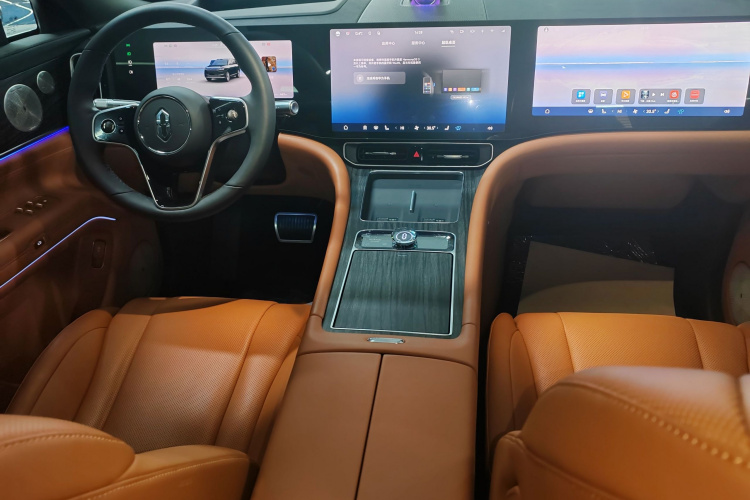 鸿蒙智行 问界M9 2025款 纯电 Ultra版 100kWh 5座版中控内饰7001