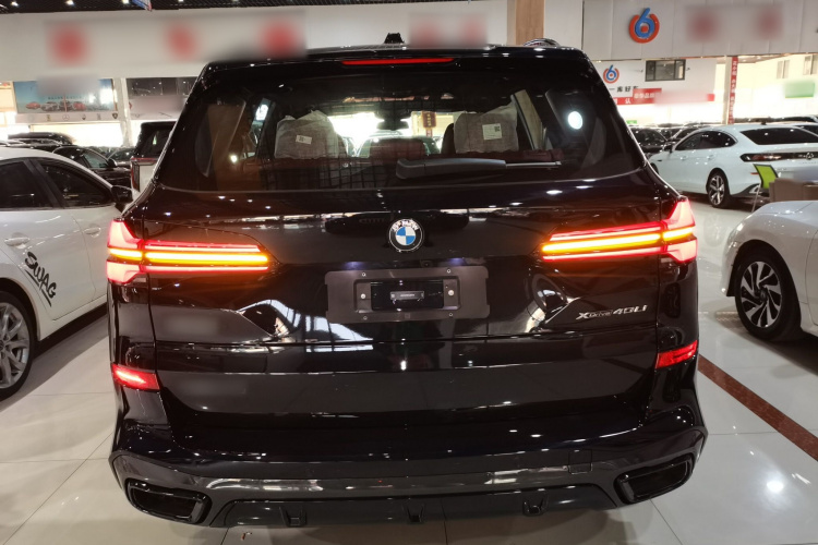 宝马X5 2025款 xDrive 40Li M运动曜夜套装车身外观6