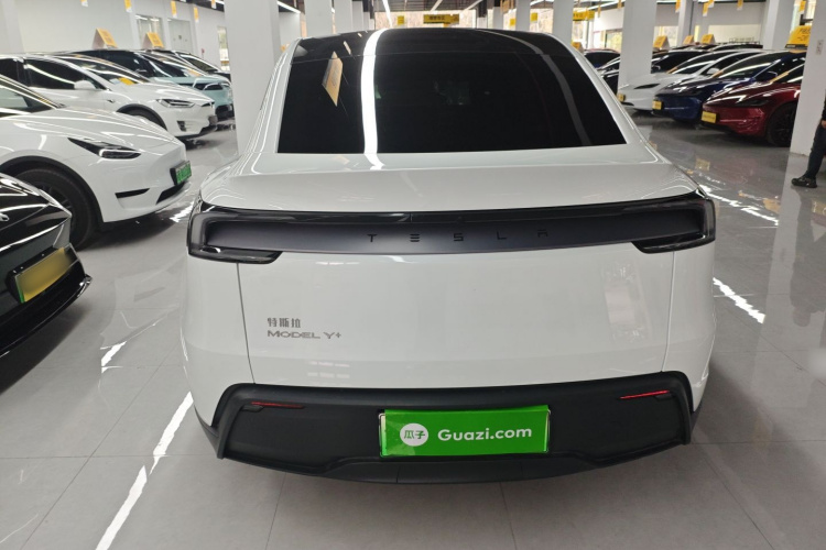 特斯拉 Model Y 2025款 长续航全轮驱动版车身外观6