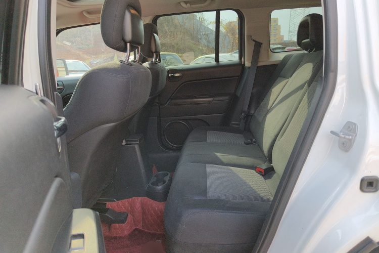 Jeep 自由客 2014款 2.0L 运动增强版中控内饰7004