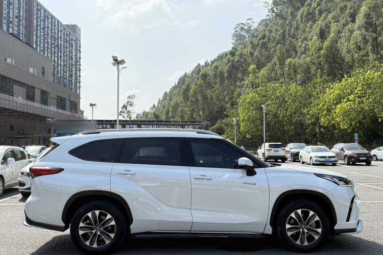 丰田 皇冠陆放 2022款 2.5L HEV两驱精英版车身外观6006