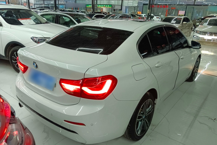 宝马1系 2018款 改款 118i 运动型车身外观7