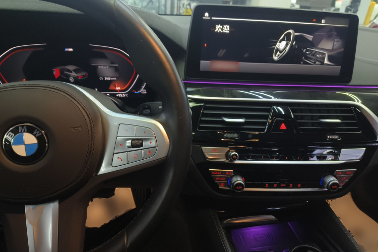宝马5系 2022款 改款二 525Li M运动套装中控内饰7002