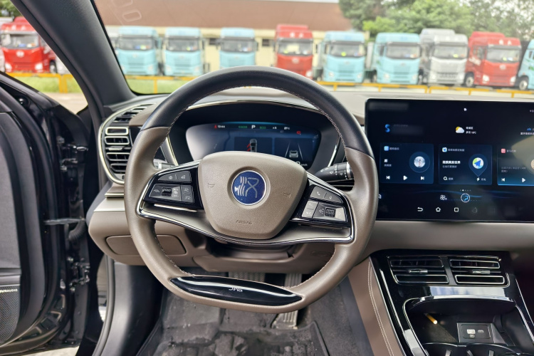 比亚迪 汉 2023款 EV 冠军版 605KM前驱尊贵型中控内饰7004