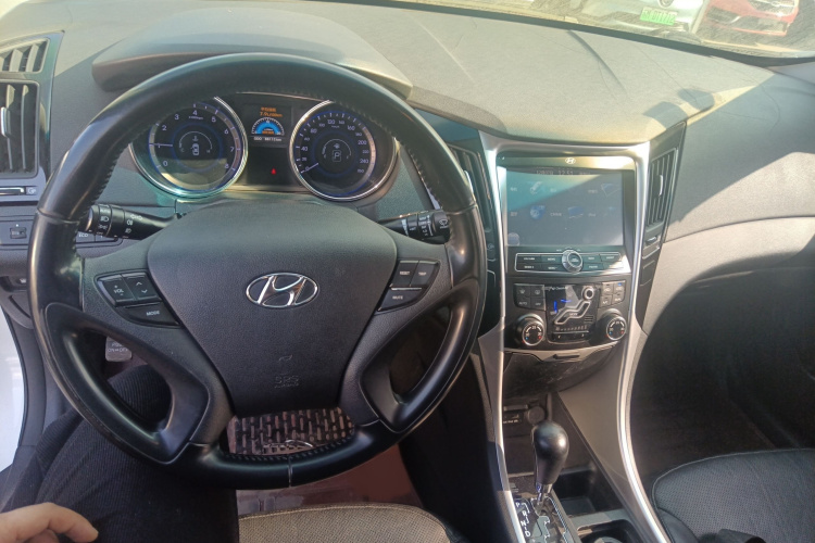 现代 索纳塔 2015款 经典 2.0L 自动豪华版中控内饰7002