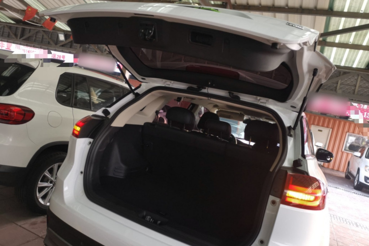 吉利汽车 博越 2018款 1.8TD 自动两驱智雅型机舱底盘23