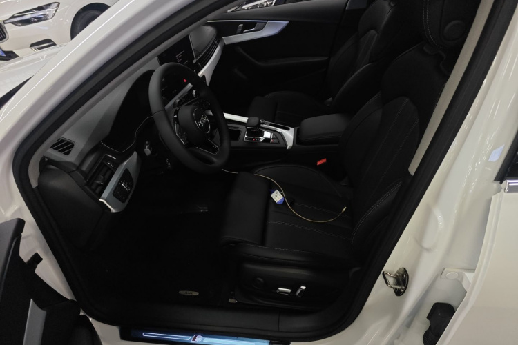 奥迪A4L 2024款 40 TFSI 时尚动感型中控内饰19